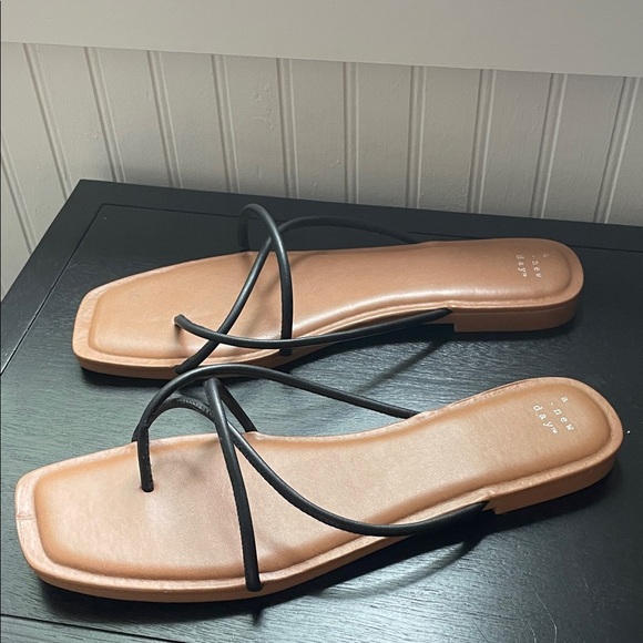 NEW Size 11 Target Black and Tan Strappy Sandals - Picture 3 of 5